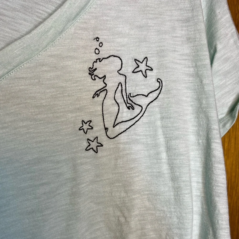 Torrid Mermaid V-Neck - Picture 4 of 5